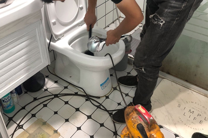 海州马桶堵塞自己疏通还是找师傅？专业上门服务让你省时更省心
